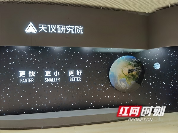 對此，中媒陸續跳出來指控美國屢軍援烏克蘭，促使交戰更激烈云云，中外交部發言人毛寧並直指美國「潑髒水」，藉機對中國發難。 圖：擷取自新浪新聞