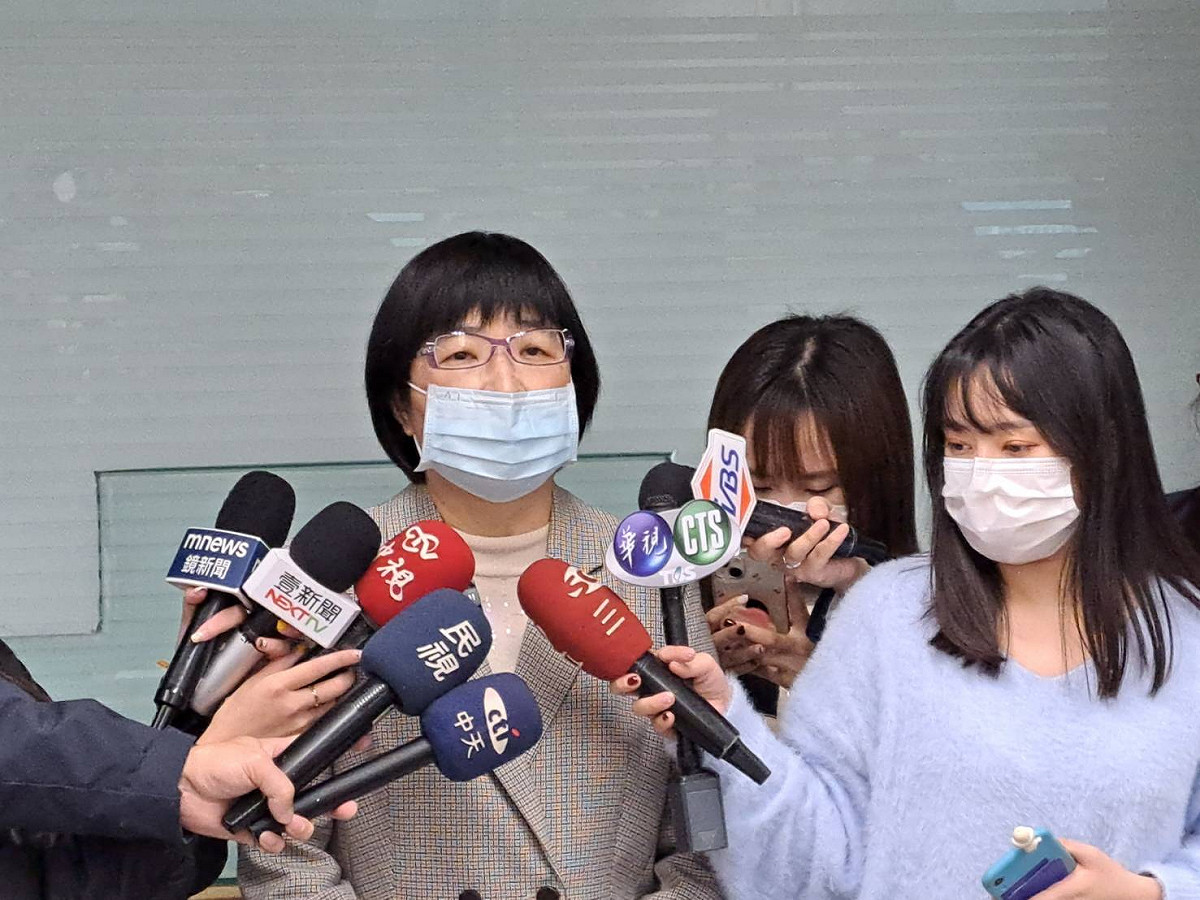 新北市社會局長張錦麗接受媒體訪問。 圖：新北市社會局提供