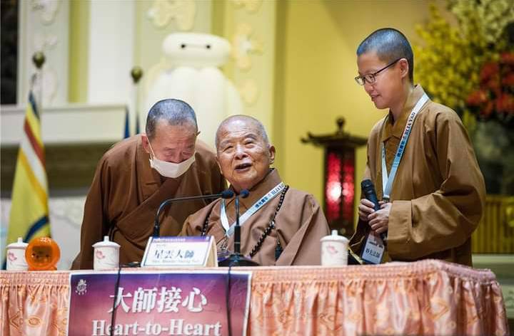 星雲大師(中)安詳離世。 圖：翻攝佛光山臉書