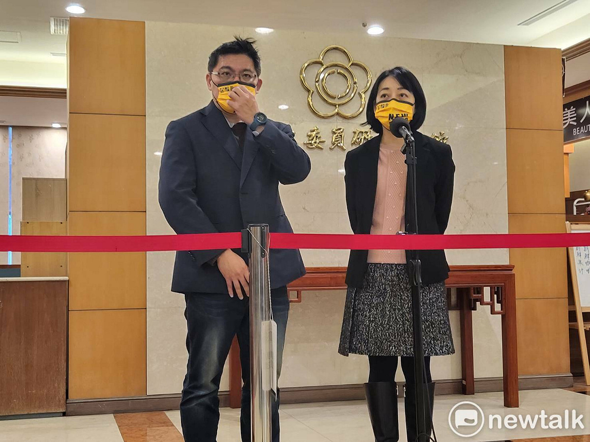 邱顯智、王婉諭上午在立法院受訪。 圖:陳佩君/攝（資料照）