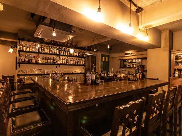 bar＆chocolate CACAOTAIL是間酒吧兼巧克力工坊的店面，提供使用上等哥倫比亞產可可豆製成的巧克力以及由調酒師・品酒師嚴選的酒精飲品。 圖：Ⓒbar＆chocolate CACAOTAIL／提供