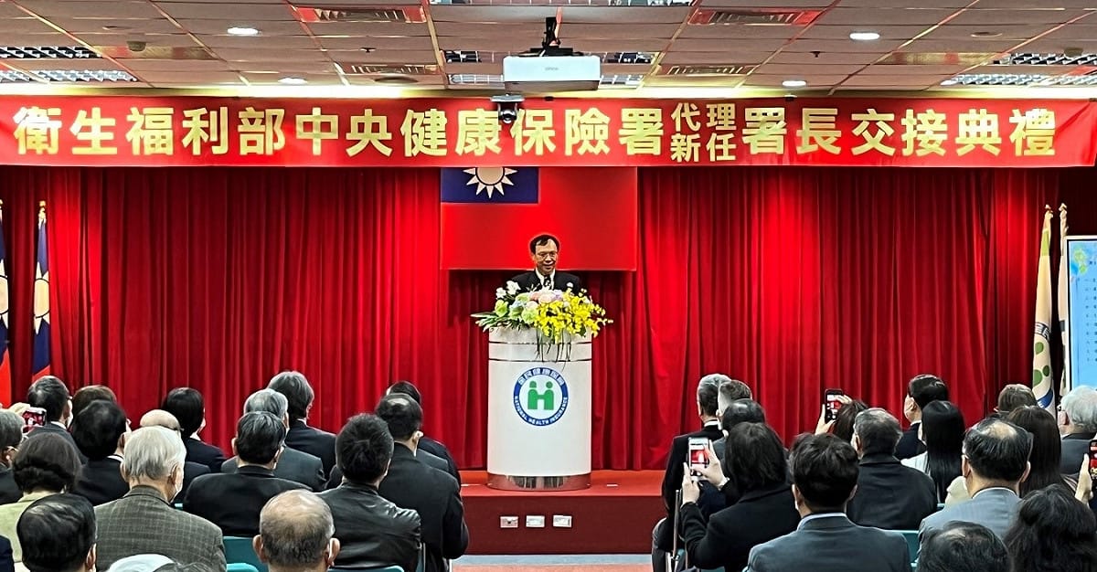 新任健保署署長石崇仁於交接典禮上致詞。 圖：衛福部／提供