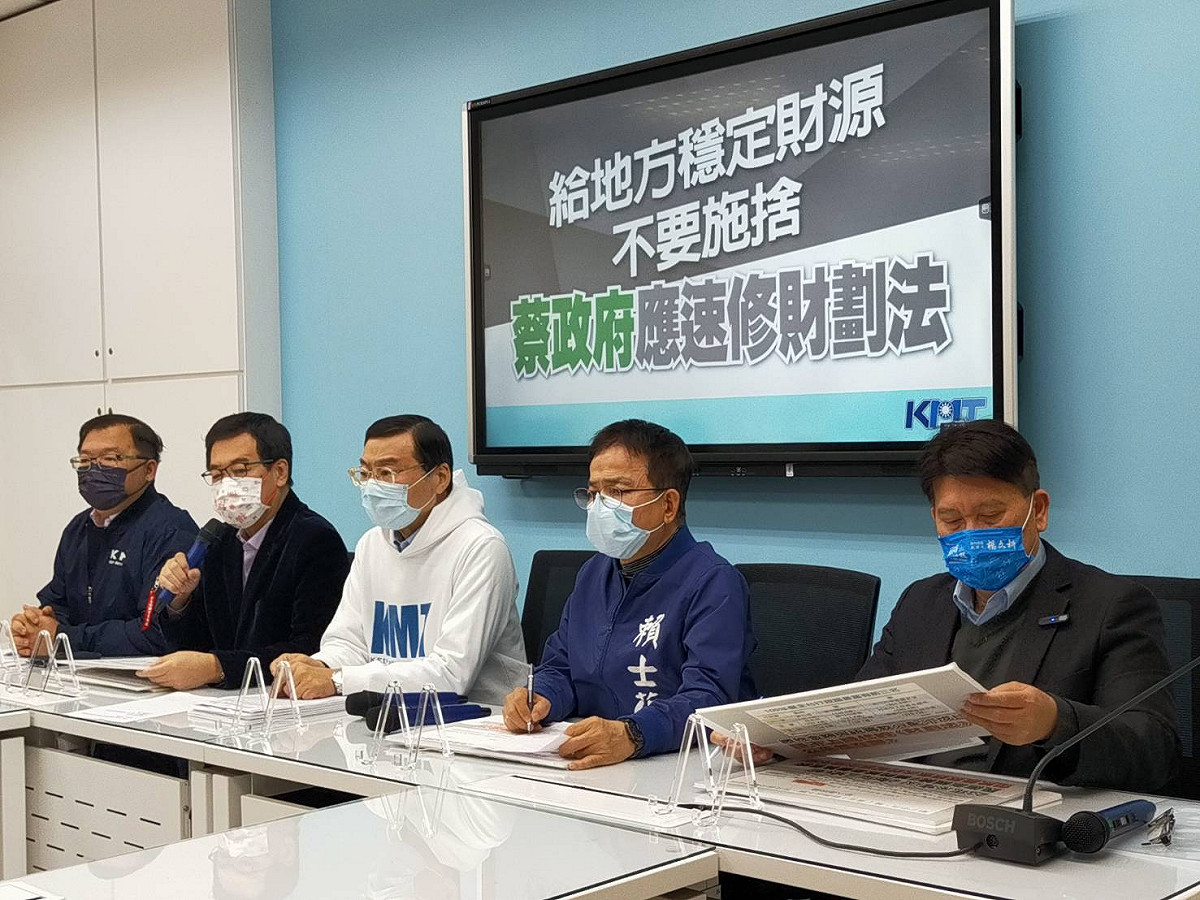 國民黨團召開記者會，呼籲盡快修財政劃分法。 圖：國民黨立法院黨團/提供