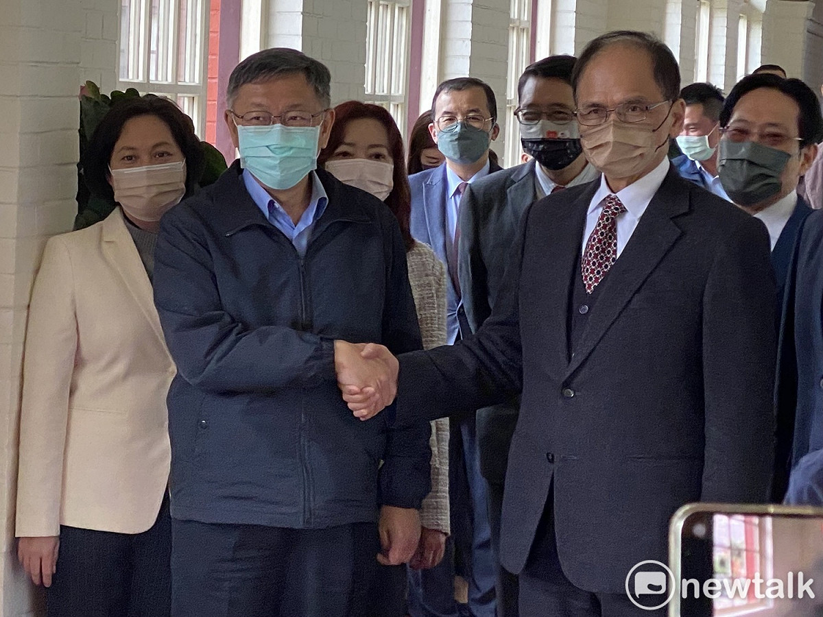 民眾黨主席柯文哲今率領民眾黨團立委拜訪立法院長游錫堃。 圖：周煊惠 / 攝