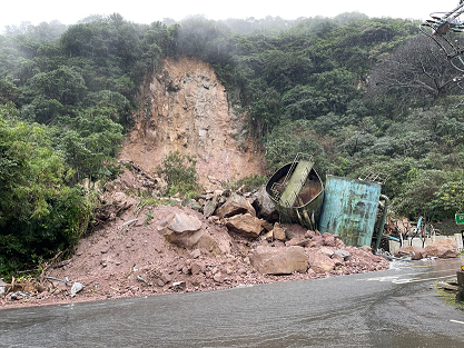 陽金公路大坍方，台水公司林莊淨水場也遭土石淹沒，相關設備嚴重受損，全場已無法出水。 圖：台水公司／提供