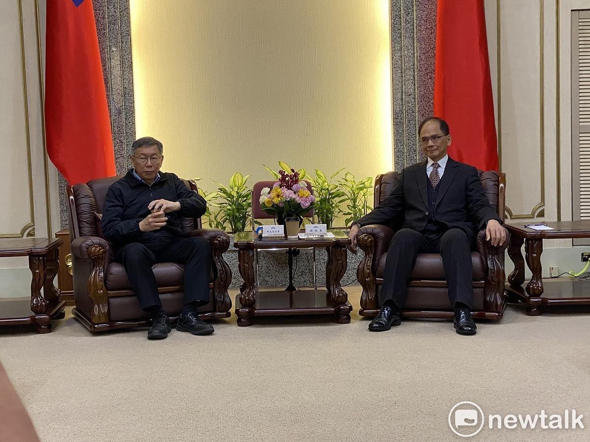 立法院長游錫堃（右）、民眾黨主席柯文哲（左）。 圖：周煊惠 / 攝