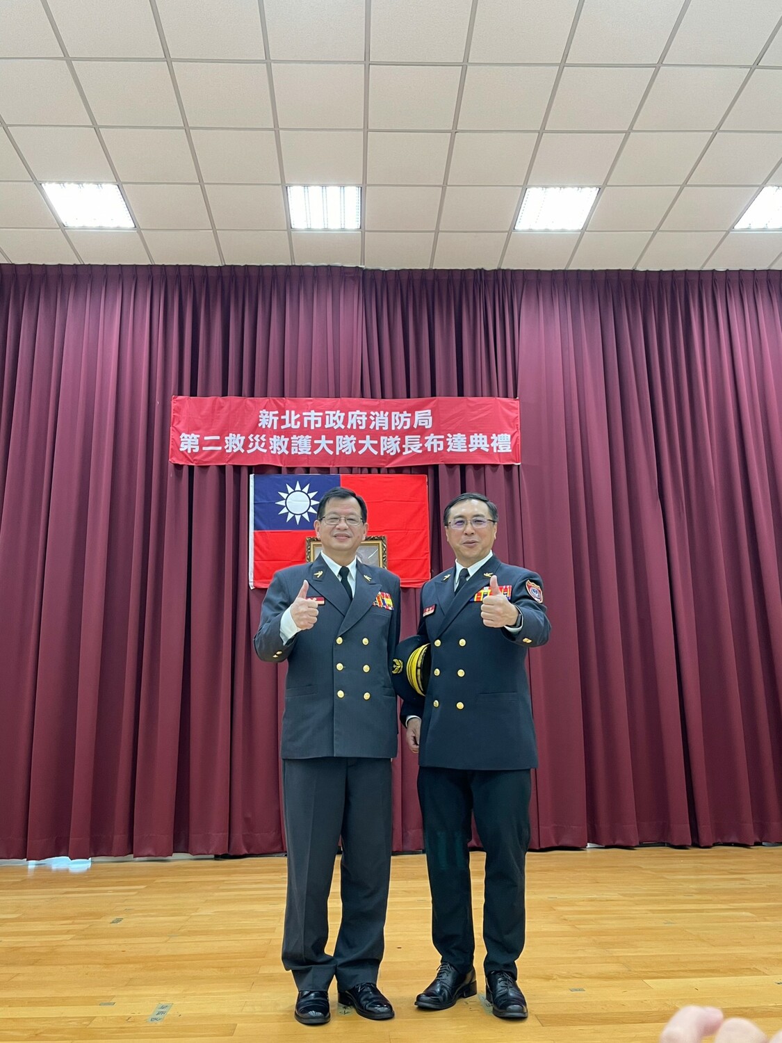 第二救災救護大隊大隊長黃弟勝（右）。 圖：新北市消防局提供