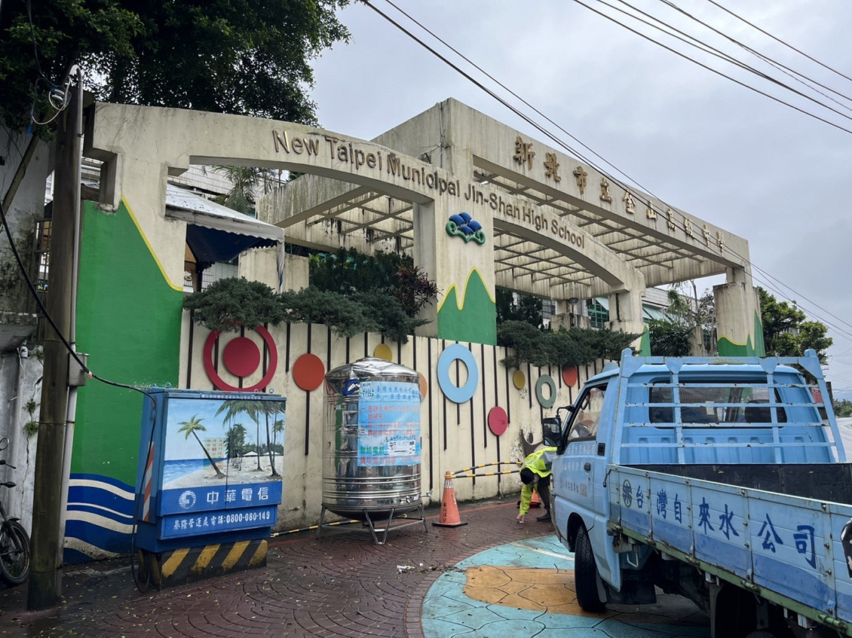 為降低民眾用水不便，台水公司設有5處臨時供水站供民眾取水。 圖：新北市水利局提供