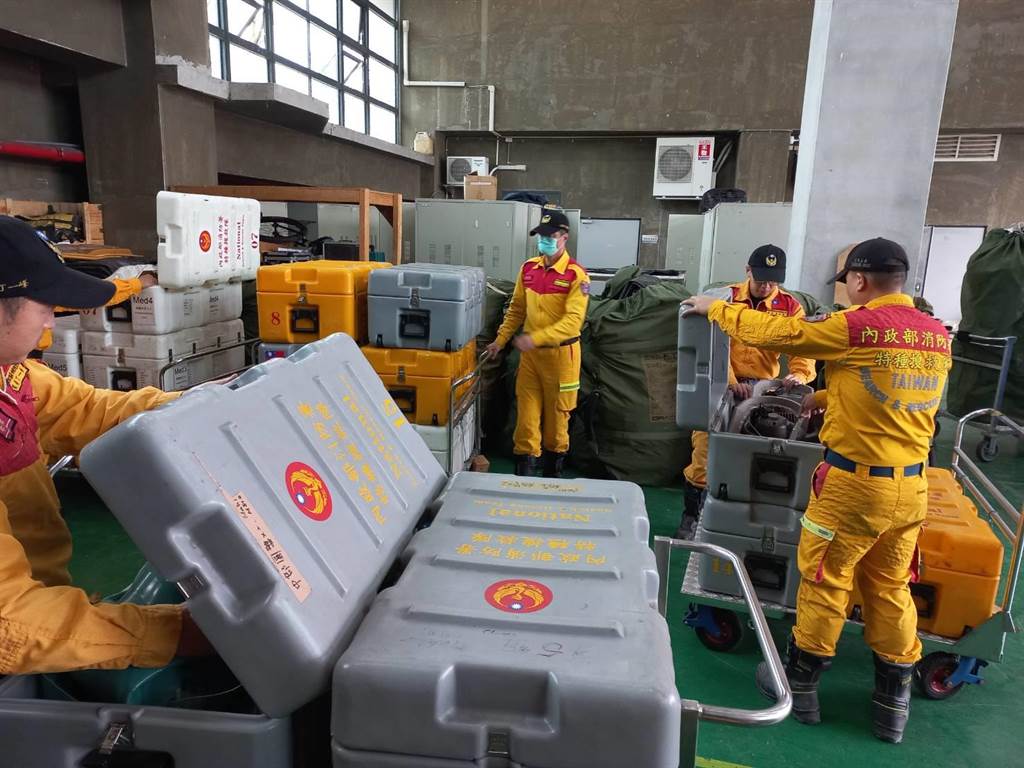 消防署證實台灣搜救隊40人完成整備，將搭乘晚間土航班機，前進土耳其協助地震救災。 圖：消防署提供