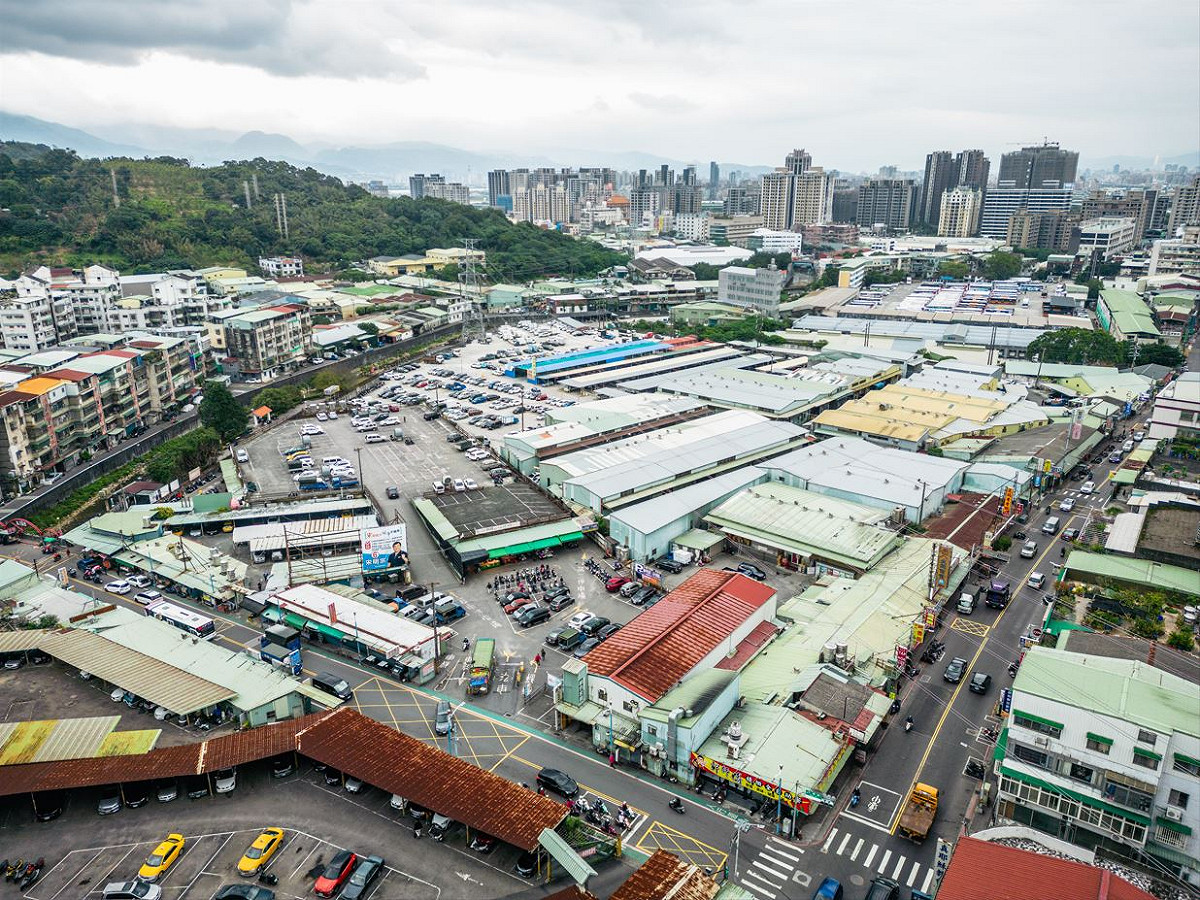文高用地現況使用示意圖（預計解編後為公園用地六及住宅區）。 圖：新北市城鄉局提供