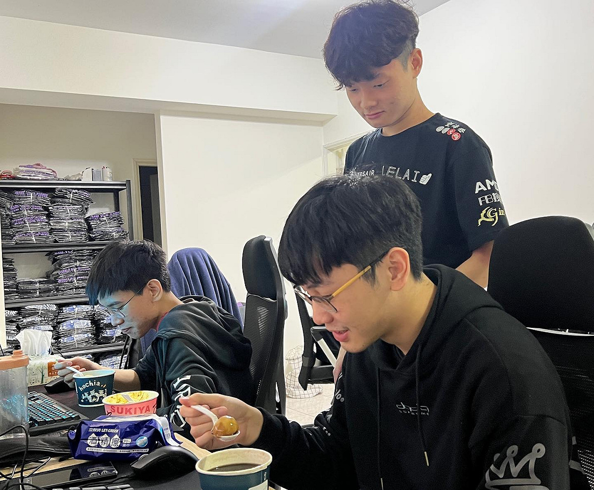 地獄豬在元宵時發出選手吃湯圓的照片。 圖：翻攝自地獄豬臉書