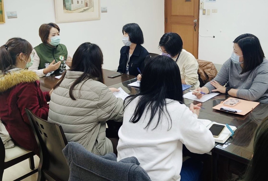 黃淑君接獲陳情後，立即與相關局處召開協調會議，要求市府檢討問題，緊急補破網！ 圖：黃淑君辦公室提供