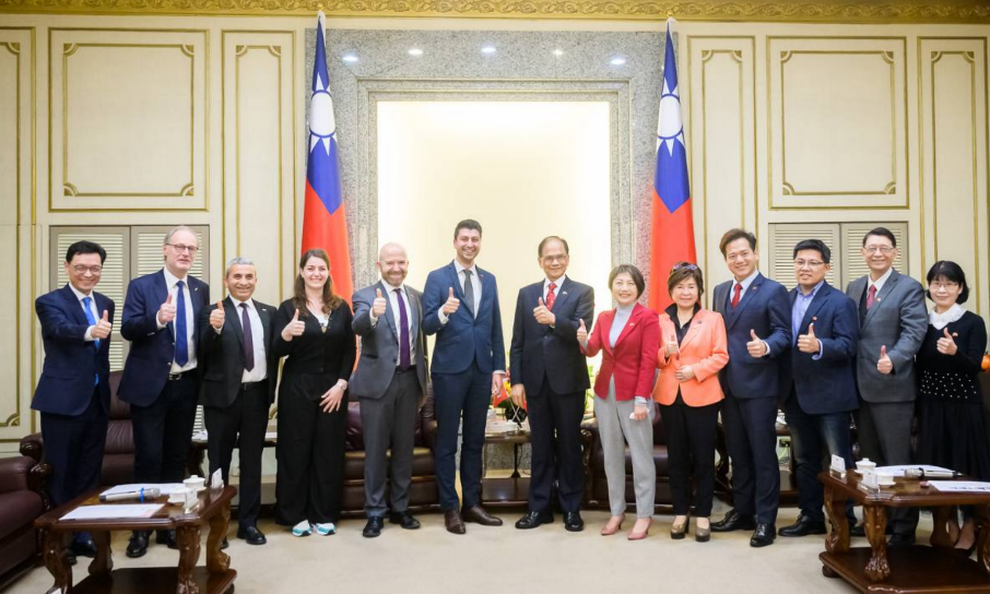 游錫堃今接見瑞士聯邦國會友台小組一行人。 圖：立法院提供