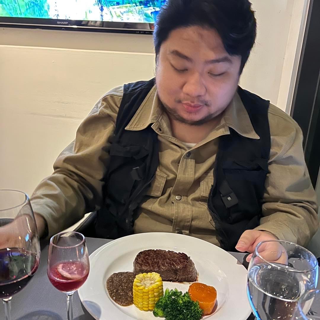 統神創立的地獄豬戰隊傳出教練已離職的消息。 圖：翻攝自統神IG