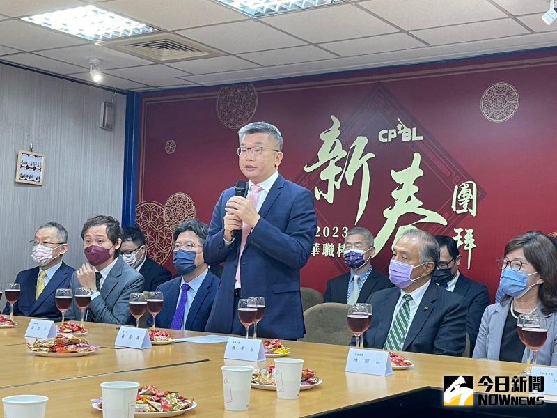 中職新春團拜，會長蔡其昌發言。 圖／吳政紘攝