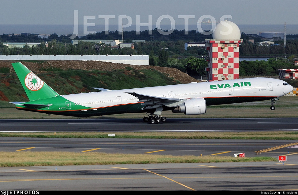 搜救隊於晚間搭乘長榮航空，臨時航班編號為BR79，尾號B-16703，由波音777W執飛。 圖：取自flightradar24網站