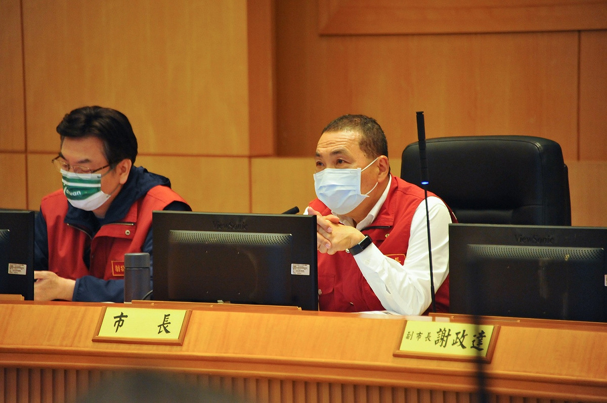 侯友宜聆聽城鄉局市政會議專題報告永續城鄉策略及今年度北台平台合作以攜手新世代開創新未來為主軸。 圖：新北市城鄉局提供