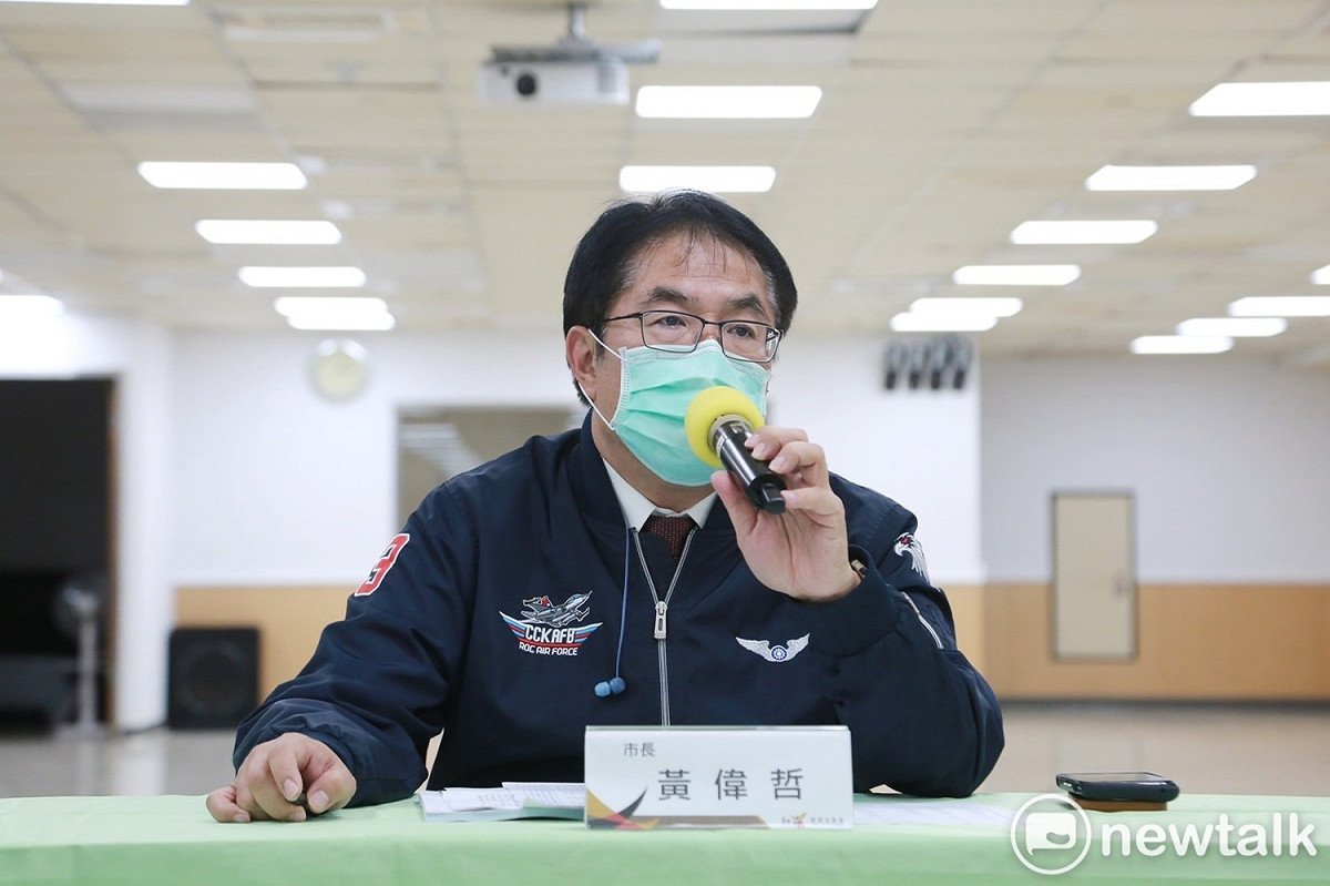台南市長黃偉哲表示，台灣除捐贈200萬美元賑災，國際搜救隊也已前往土耳其展開人道救援，他個人將捐出一個月的月薪，盼響應支援土耳其，出錢出力、救人助人，也呼籲大家一起為土耳其集氣，同時為台灣的搜救隊加油。 圖：台南市政府提供（資料照）