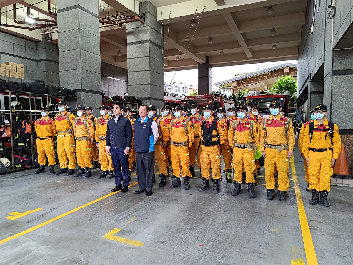 台北市長蔣萬安於6日前往北市消防局為搜救隊授旗。 圖：取自台北市政府消防局臉書