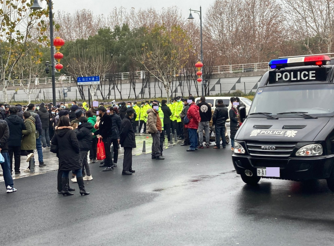 中國武漢上萬名長者抗議醫保改革。 圖：翻攝自李老師不是你老師推特