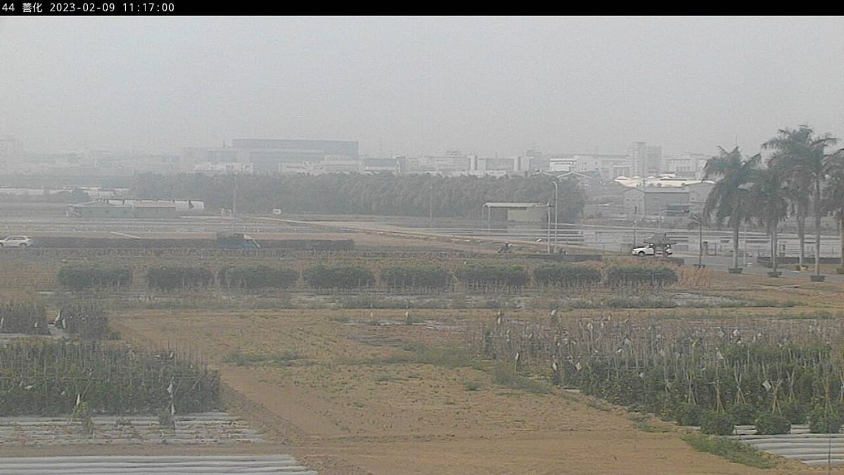 西部地區持續有濃霧，台南地區空氣品質已拉警報一週，今天持續亮橘燈。（圖為台南善化測站） 圖：翻攝自環保署空品監測網