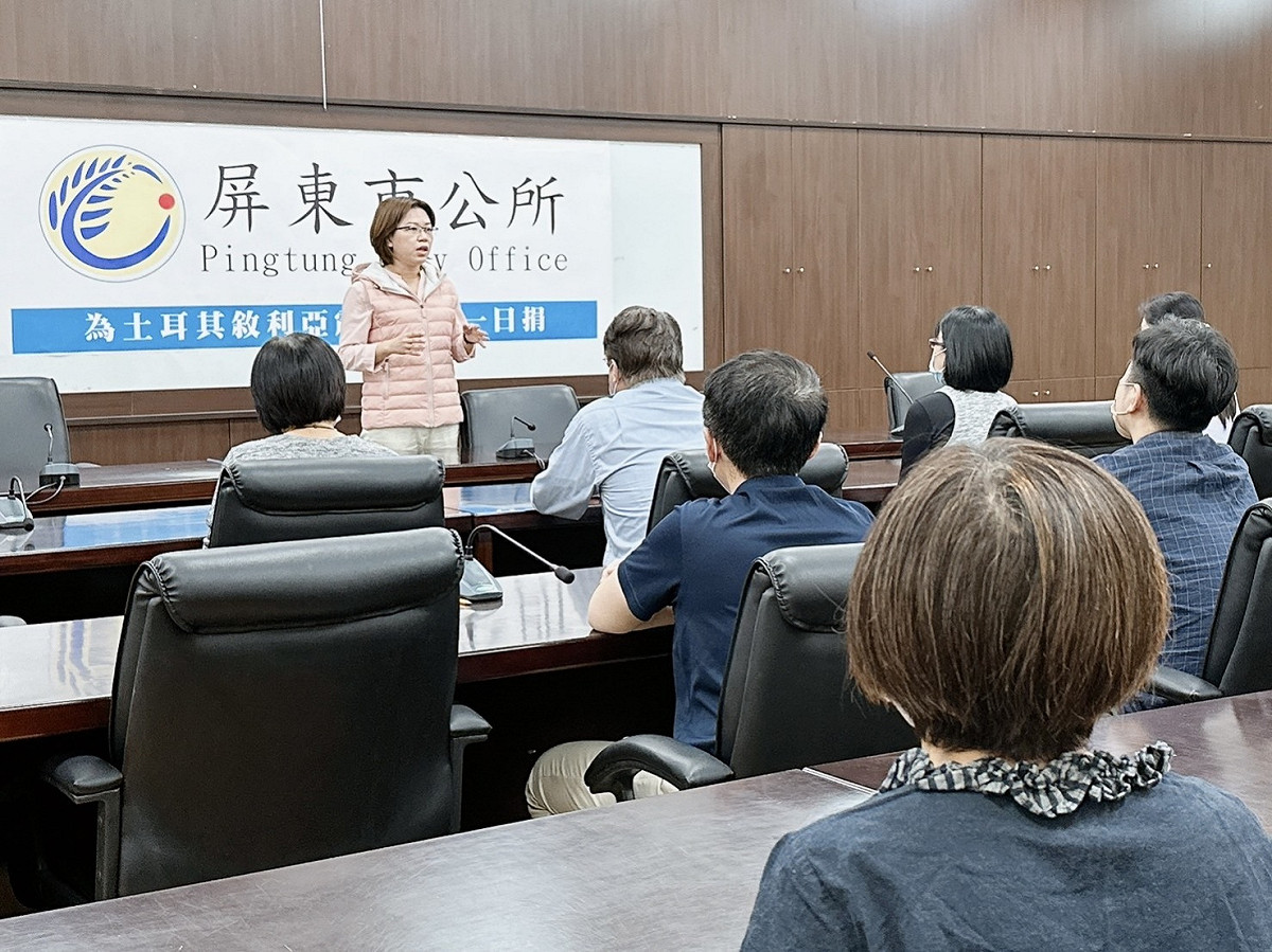 周佳琪號召屏東市公所主管一日捐。 圖：屏東市公所/提供
