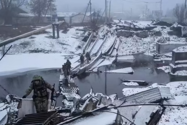 俄烏戰爭讓烏克蘭土地滿目瘡痍。 圖 : 翻攝自鼎盛軍事