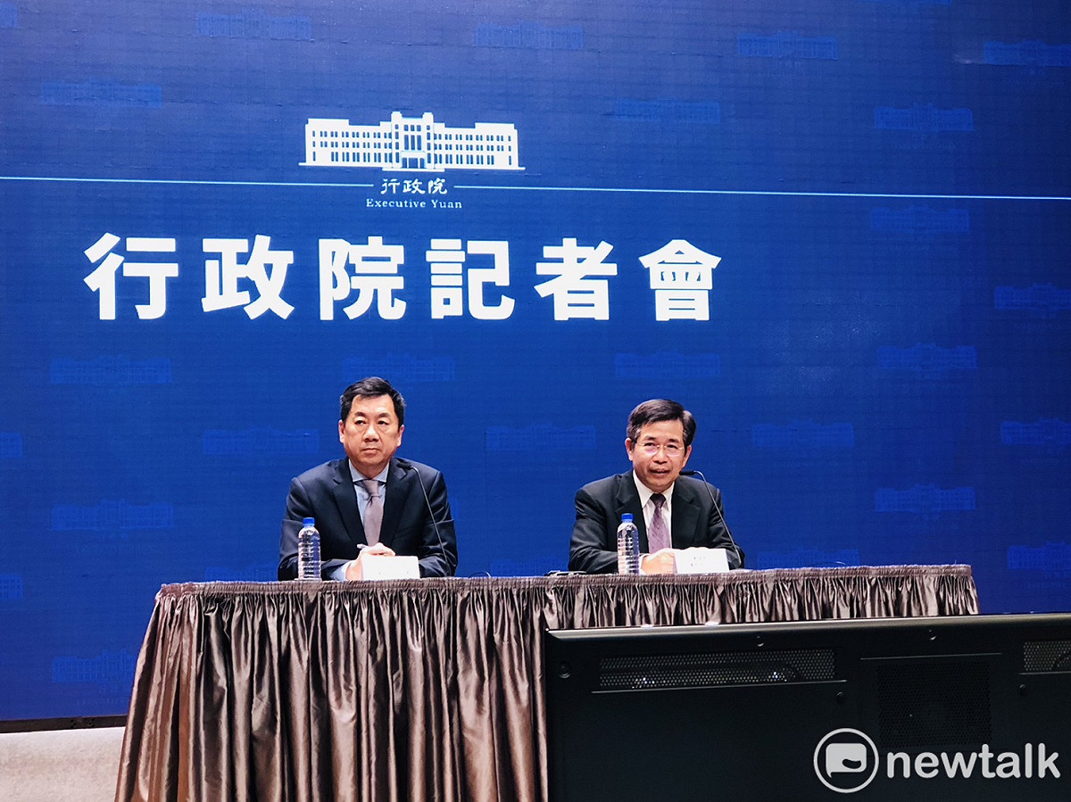 行政院今(10)天上午11:00由發言人陳宗彥和教育部長潘文忠共同召開記者會，宣布已核定教育部體育署長一職由國立體育大學教授鄭世忠接任。 圖：謝莉慧/攝