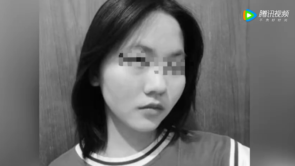 四川一名 18 歲曹姓女學生 1 月 7 日放學後失聯，同學與家人們到處張貼尋人啟事，一個月後卻在沱江中找到曹女遺體。 圖: 翻攝自中國《騰訊新聞》