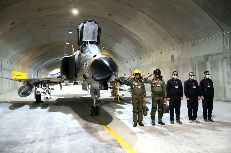 官方稱，伊朗Oghab 44基地能夠儲放和操作戰鬥機和無人機，擁有多架配備遠程巡航導彈的戰鬥機。 圖: 翻攝自 @Don_Standeford 推特