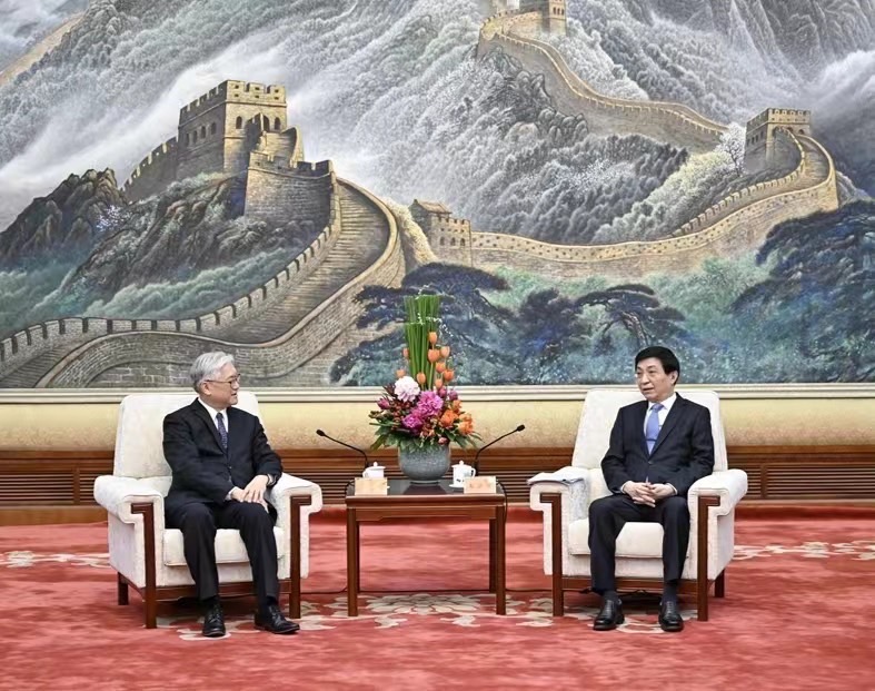 國民黨副主席夏立（左）會見中共中央政治局常委王滬寧（右）。 圖：國民黨提供（資料照）