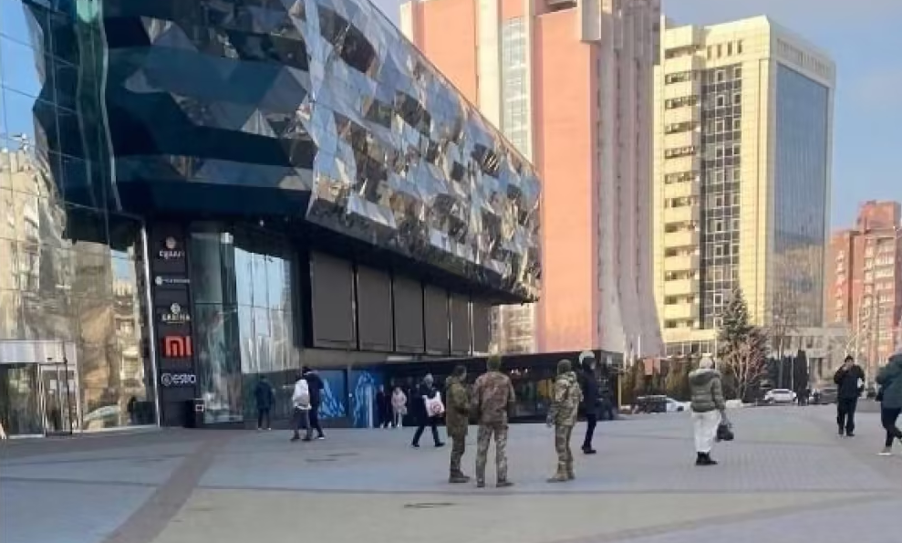 網傳烏克蘭後勤部在街上徵兵。 圖:翻攝自環球網