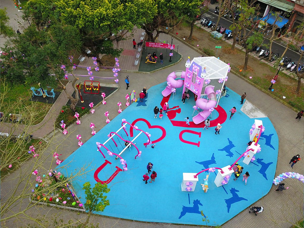 三重區永盛公園-以浪漫愛情城堡為主題的兒童遊戲場。 圖：新北市景觀處提供