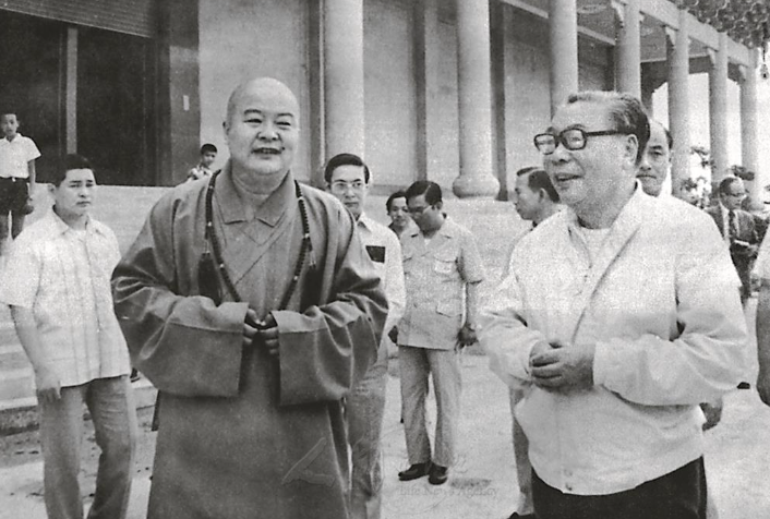 故總統蔣經國曾四度來訪佛光山，圖為1978年參觀大悲殿。 圖：佛光山提供