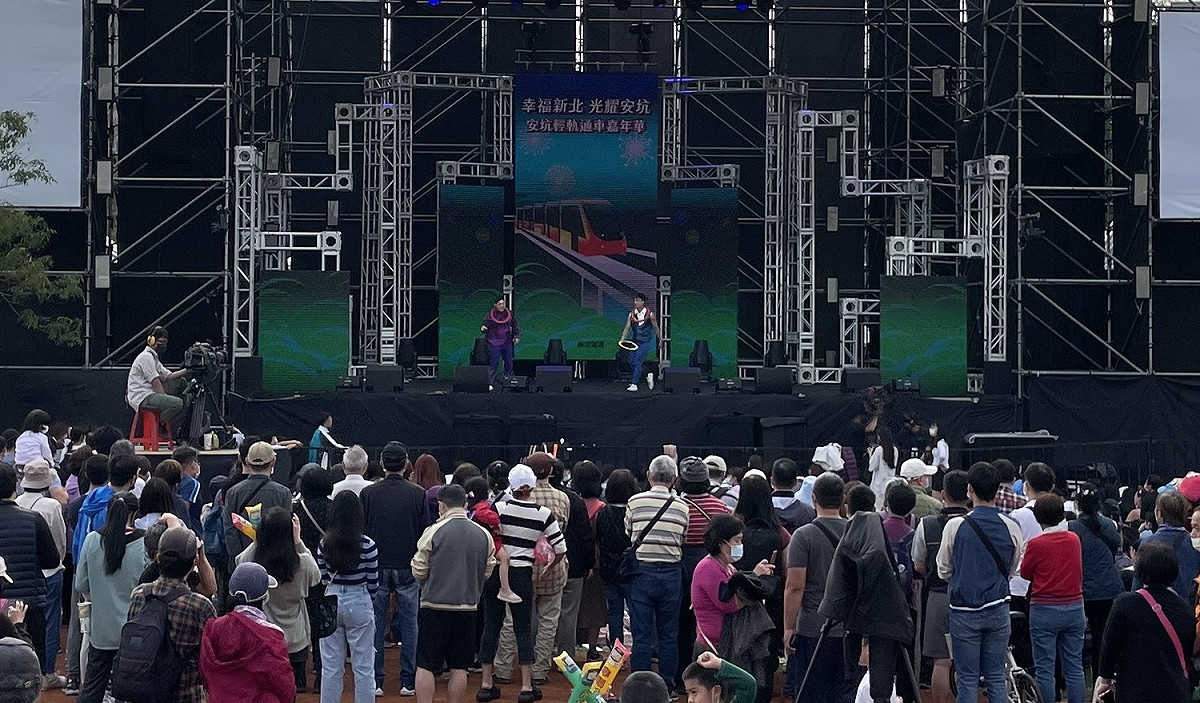 安坑輕軌通車嘉年華現場表演。 圖：新北市捷運局提供