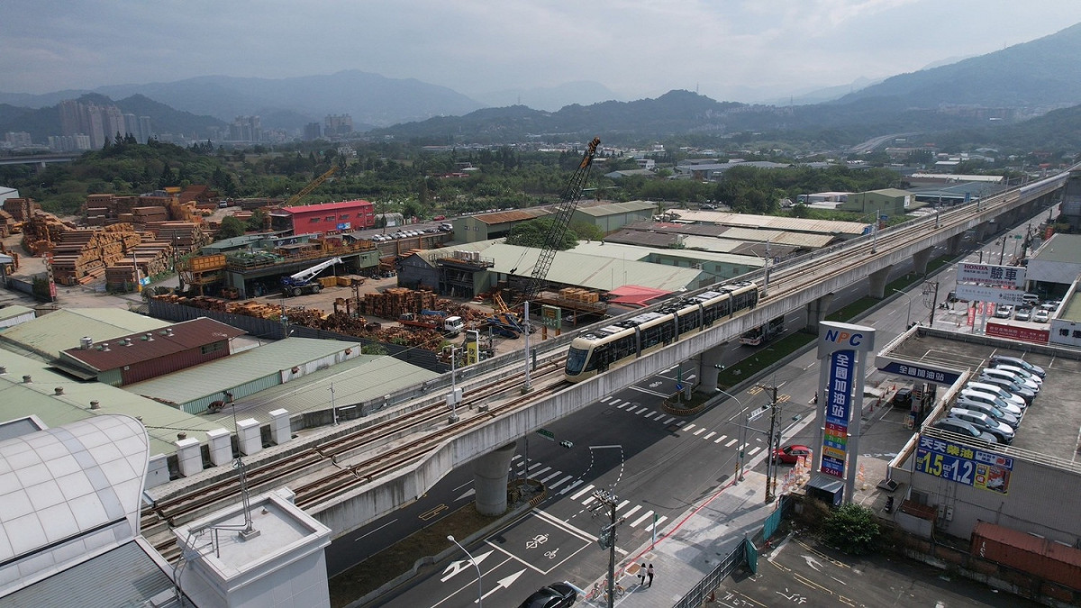 安坑輕軌空拍照。 圖：新北市捷運局提供