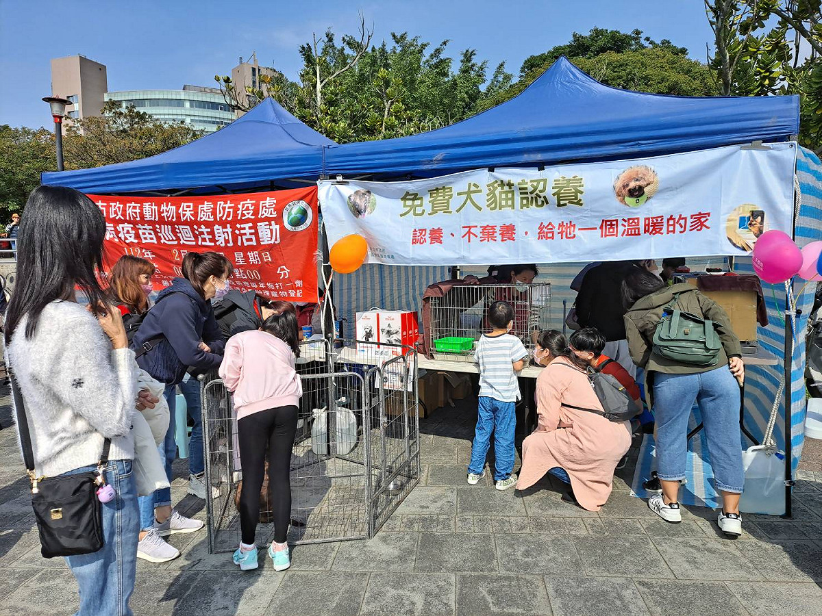 新北動保處積極在新北各地舉辦認養活動，讓犬貓有更多被民眾認養的機會。 圖：新北市動保處提供