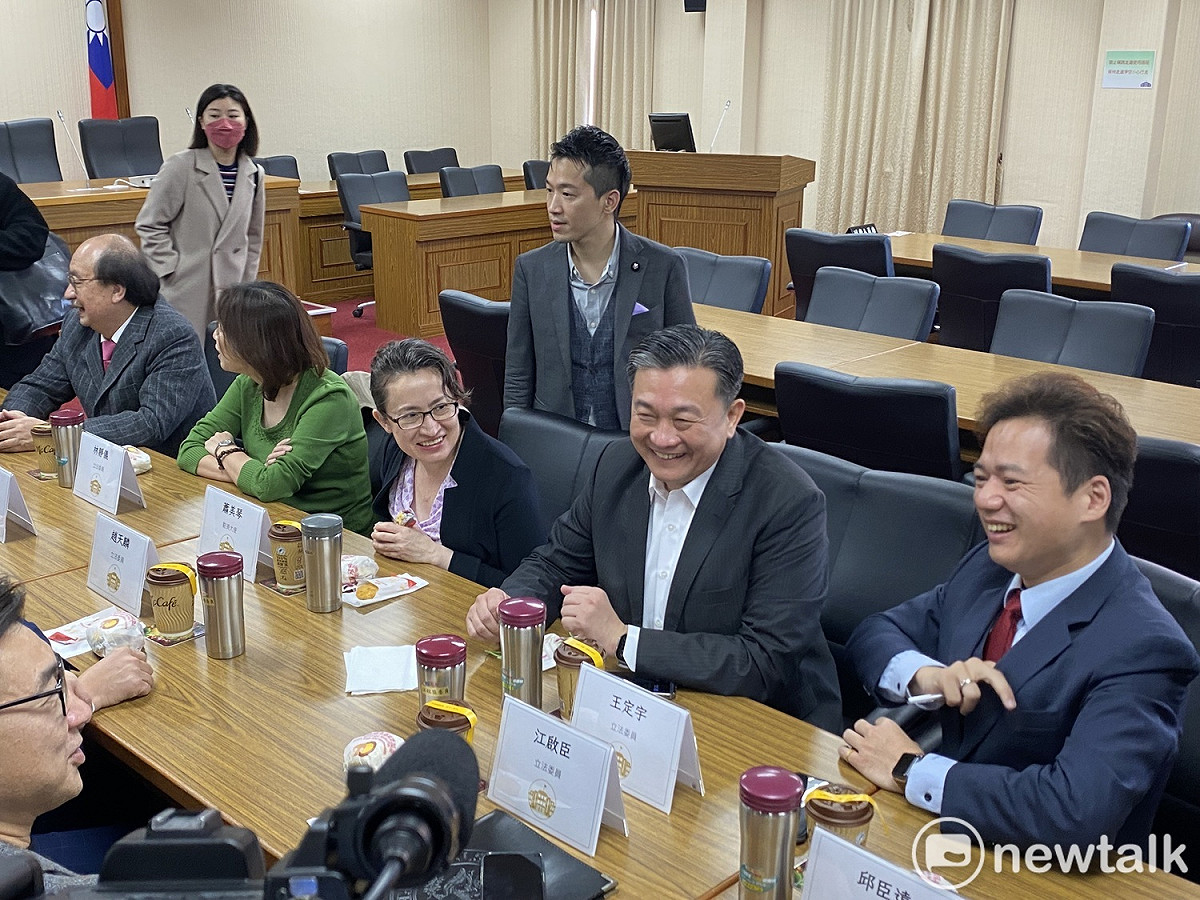 駐美代表蕭美琴赴立法院外交國防委員會茶敘。 圖：周煊惠 / 攝