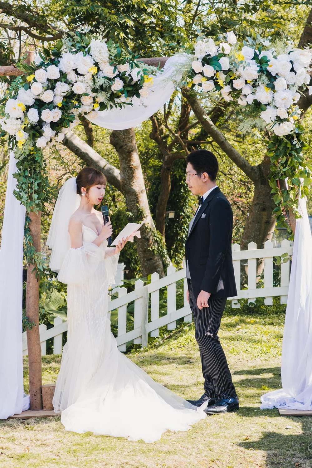 丁允恭與蔣婕妤於陽明山完成婚禮。 翻攝自蔣婕妤臉書