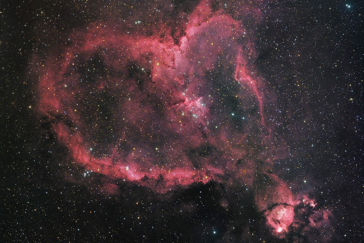 外型酷似愛心的仙后座星雲IC 1805。 圖：台北天文館／提供