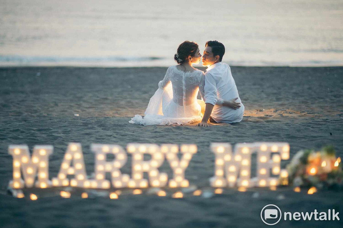 台南的美麗海灘是非常浪漫的求婚告別地點。 圖：台南市政府提供