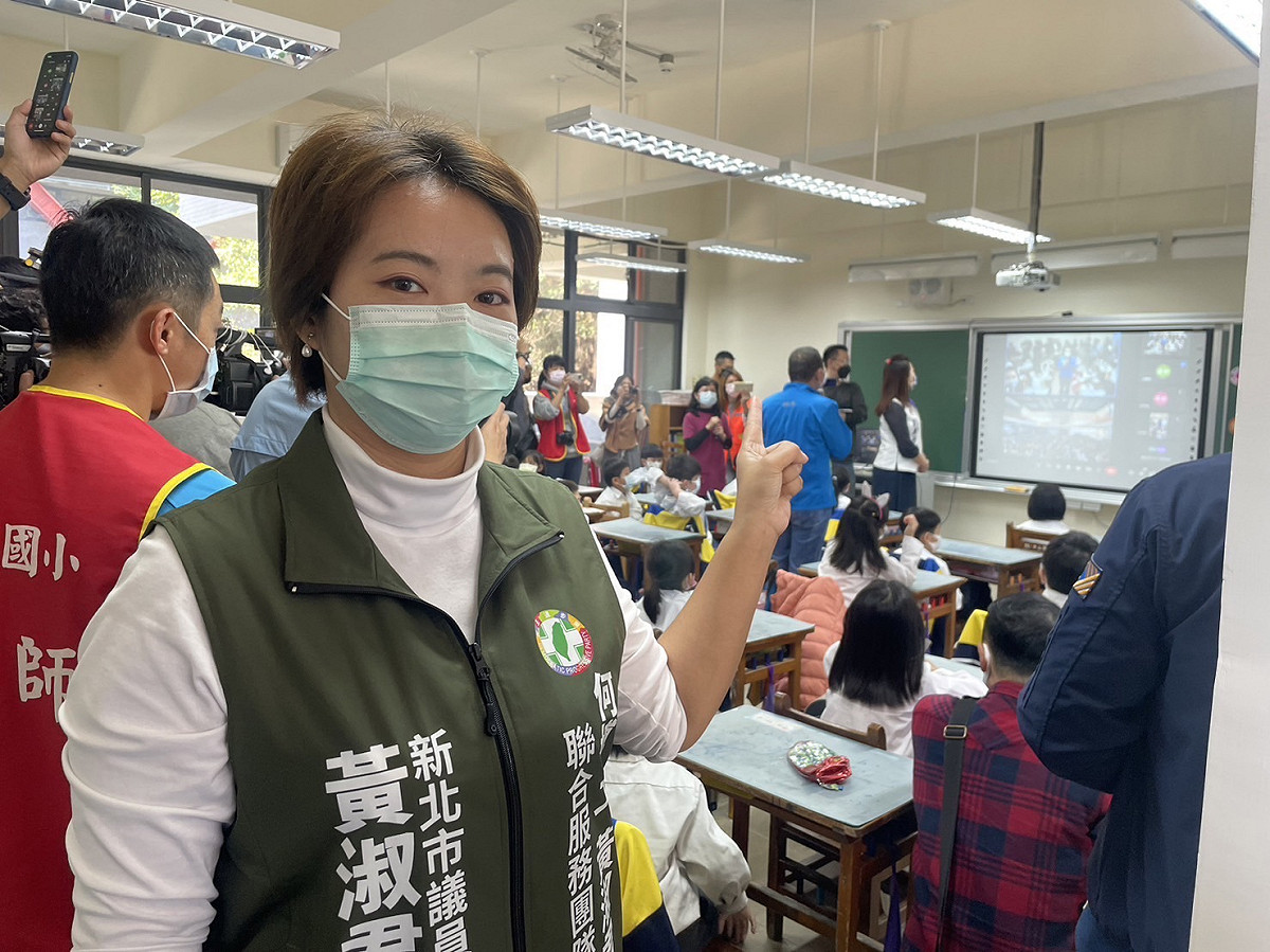 身為二寶媽的黃淑君痛批，侯市長帶領的新北市府，不僅在居住正義和環保議題怠惰了浮洲與溪崑居民，基本的數位教育建設也要一拖再拖。 圖：黃淑君辦公室提供