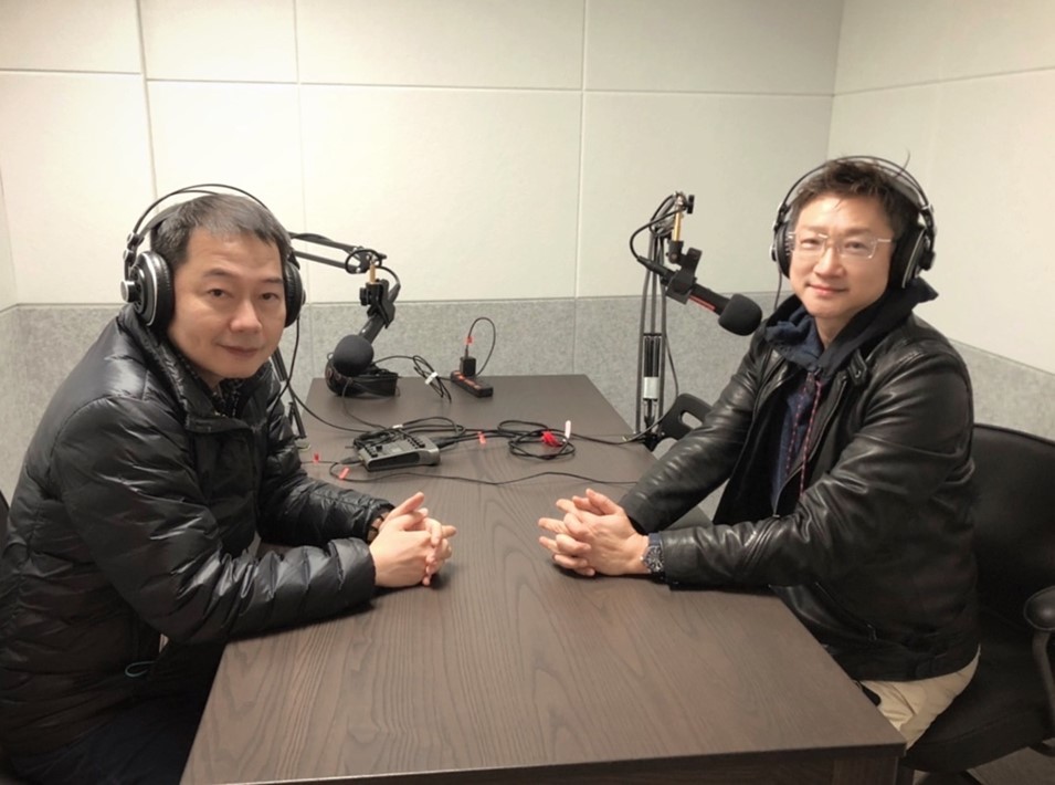 丘立全(右)接受《數位時代》podcast專訪分析AR的發展趨勢。 圖：啟雲科技股份有限公司／提供