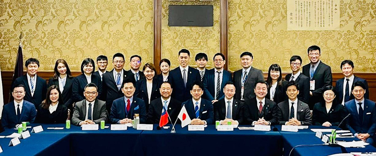 陳以信與救國團訪日團由主任葛永光率跨黨派民代組成，成員還有立法委員洪孟楷、台北市議員柳采葳、新北市議員陳世軒、桃園市議員凌濤、高雄市議員邱于軒等人。 圖 : 陳以信/提供