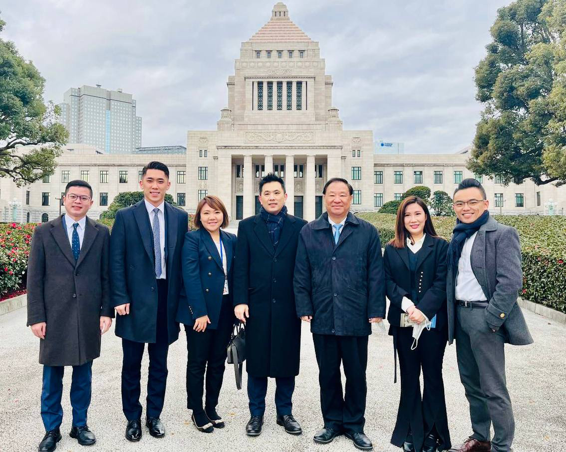 陳以信與救國團訪日團由主任葛永光率跨黨派民代組成，成員還有立法委員洪孟楷、台北市議員柳采葳、新北市議員陳世軒、桃園市議員凌濤、高雄市議員邱于軒等人。 圖 : 陳以信/提供