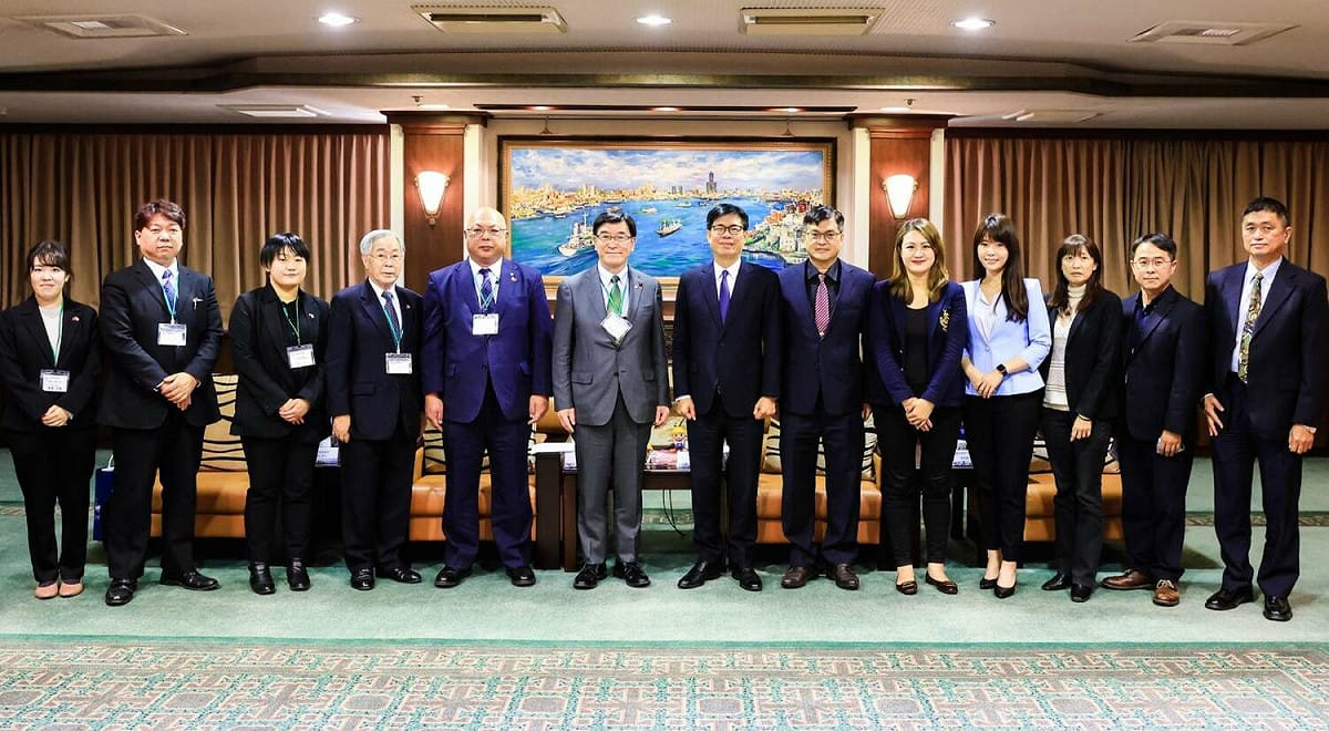 日本冰見市代表團與高市府團隊。 圖：高雄市行政暨國際處/提供