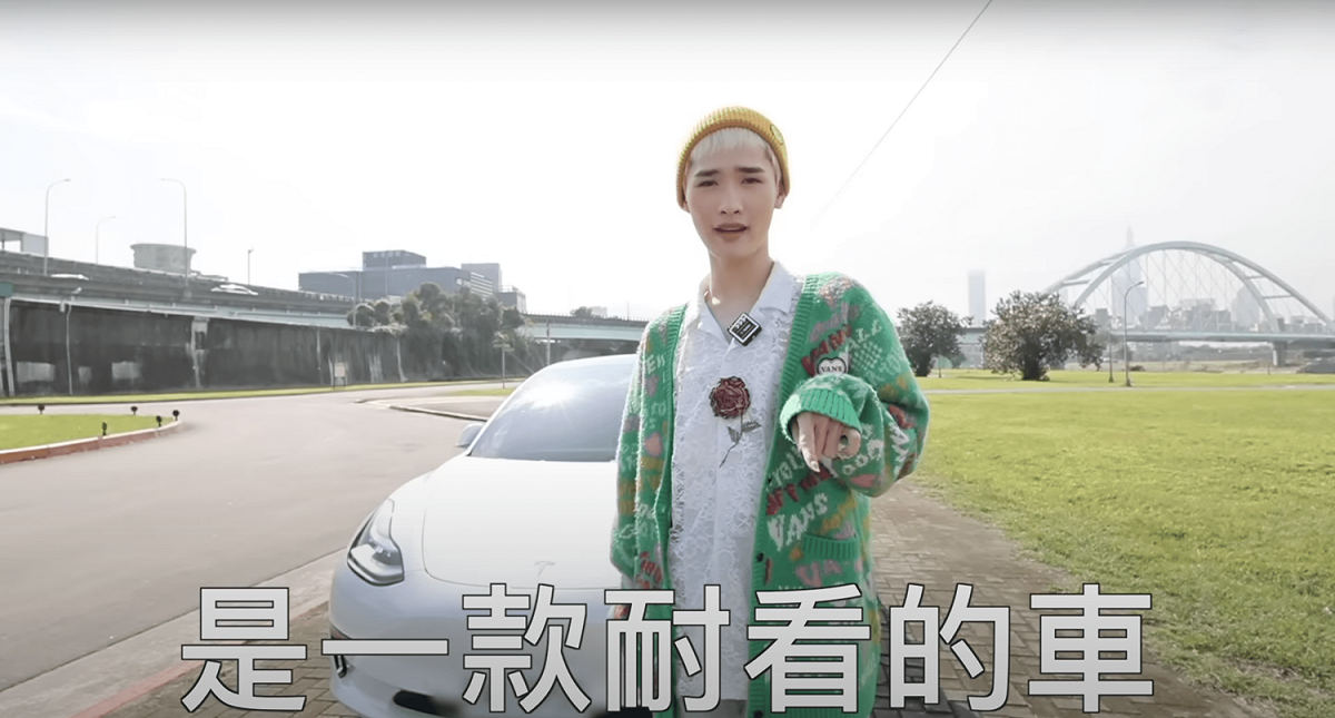 鍾明軒透露一開始覺得車子不好看，購入後越看越喜歡。 圖：取自Youtube：鍾明軒