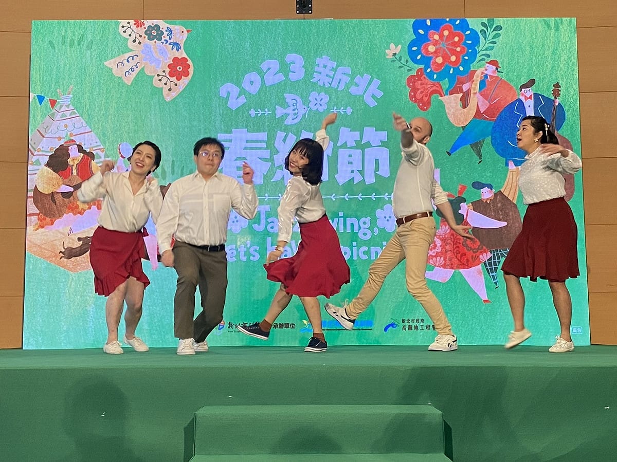 以花為主題繽紛絢麗的一朵舞台，結合JAZZ音樂、浪漫野餐、春日市集。 圖：新北市高灘處提供