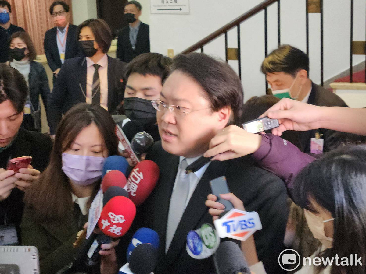 內政部長林右昌於立法院受訪。 圖：黃建豪/攝