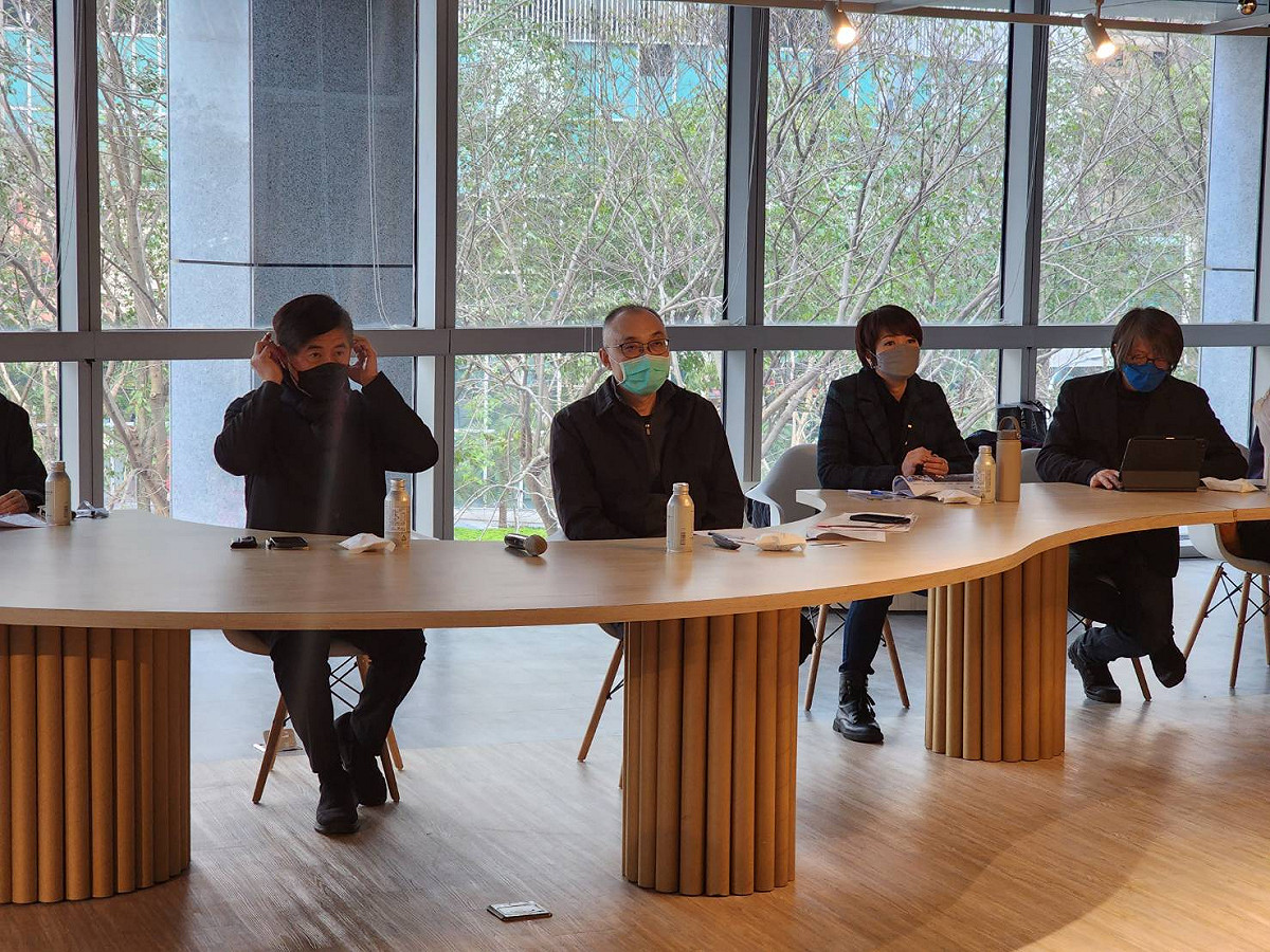 經濟部工業局台灣設計研究院及新北市文化局邀請設計師團隊共同前往鶯歌區美術館及其周邊，勘查2023台灣設計展場域。 圖：新北市文化局提供